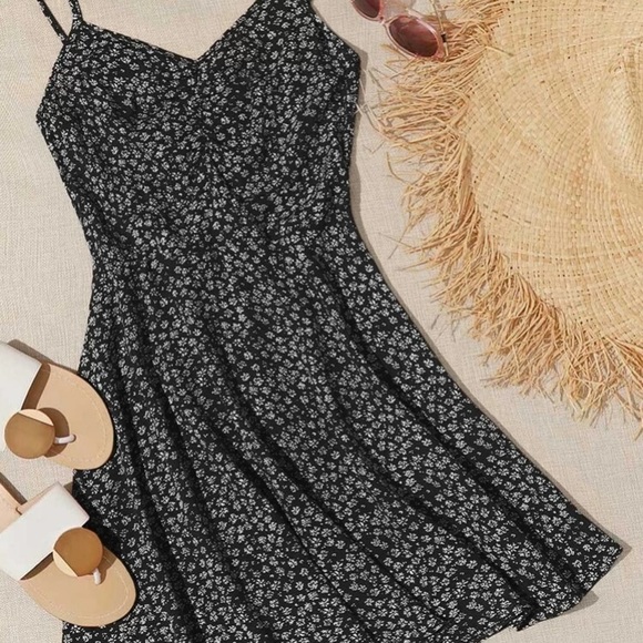 ROMWE Ditsy Floral Cami Dress - Picture 1 of 3